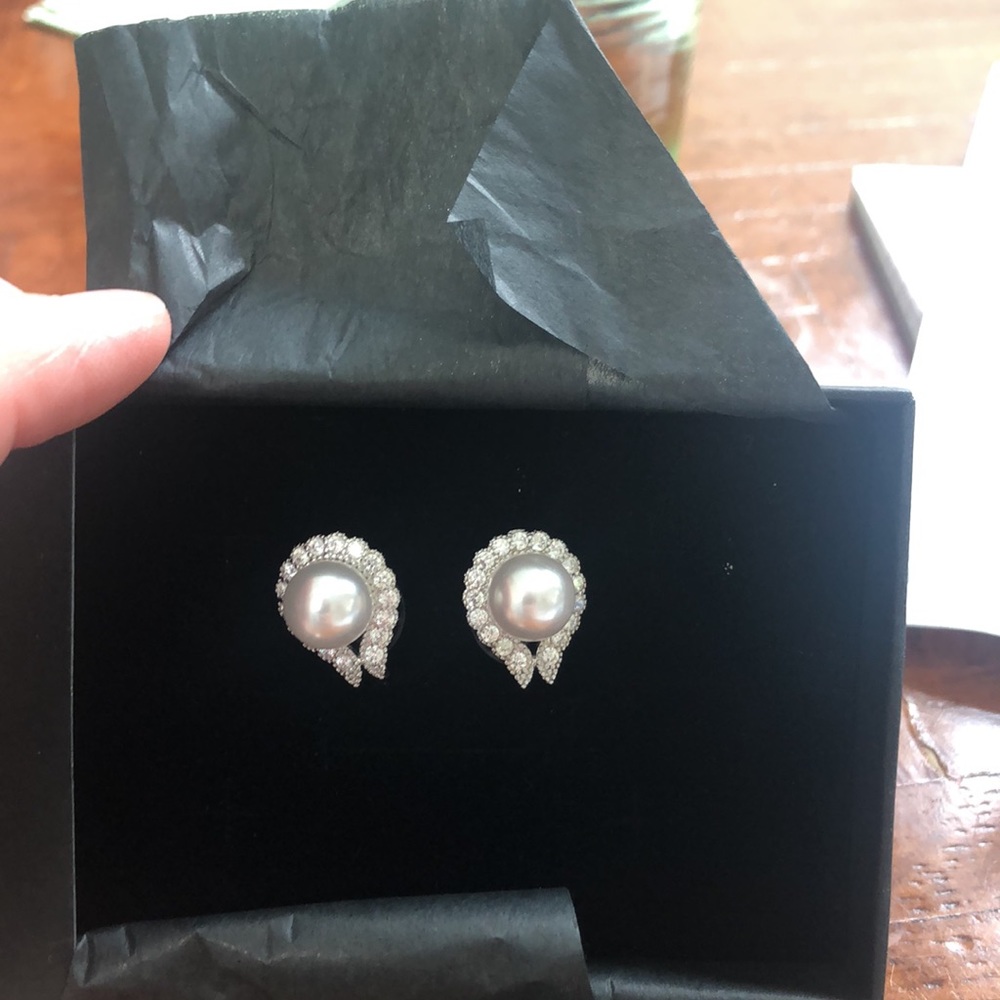 Pretty WhiteGold Plated, 10 mm Pearl Earrings